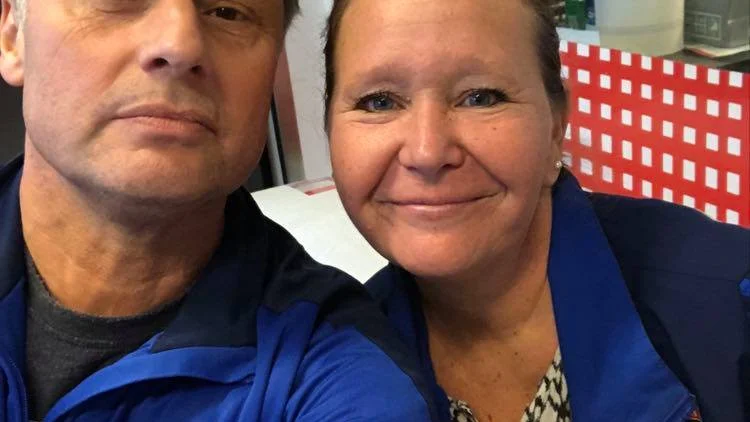 Makarna Magnus och Helene Åstrand träffade varandra i Motala Folkets Park.