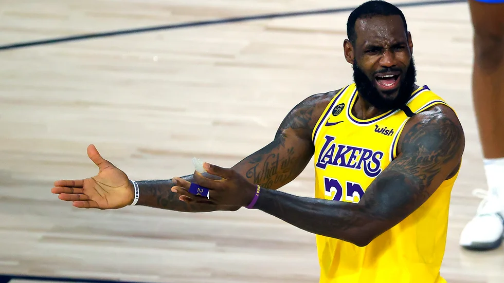 LeBron James var frustrerad i Los Angeles Lakers förlustmatch mot Oklahoma City Thunder.