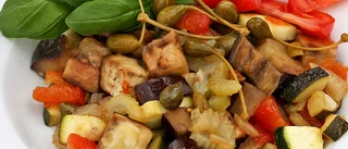 Caponata med nybakat bröd 