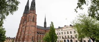 Flera smällar vid Domkyrkan i natt