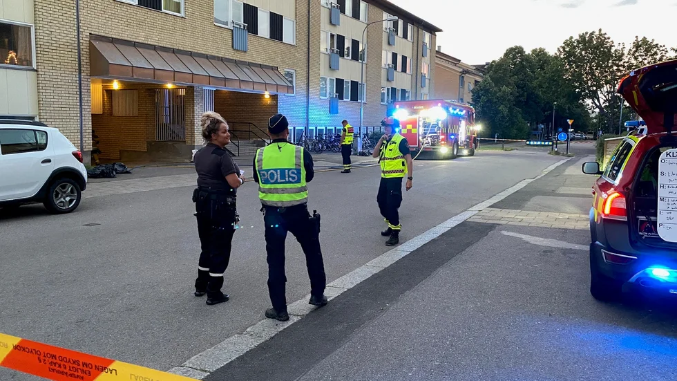 Ett område vid garaget på Sandgatan spärrades av under räddningstjänstens saneringsarbete.