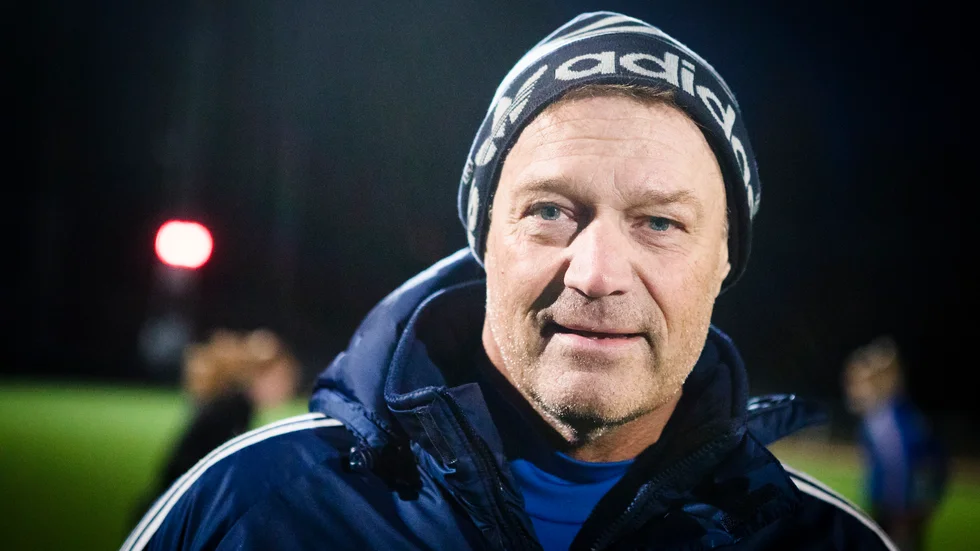 Kent Lembke ser gärna att det finns en stab runtomkring honom. Han har frågat runt bland personer han tidigare jobbat med för att hitta en assisterande tränare, men inte fått något svar ännu.