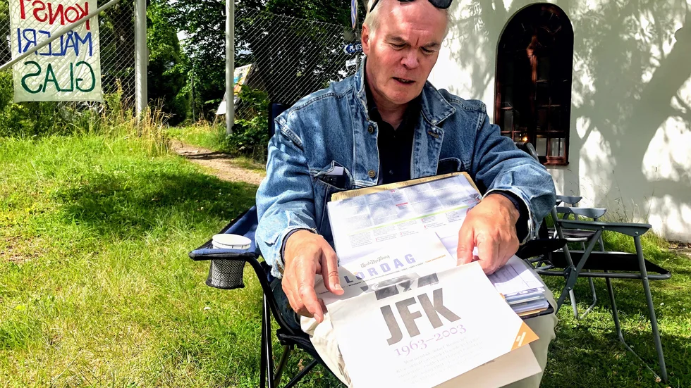 Lars Gunnarsson har varit intresserad av Kennedyfamiljen sedan mordet på JFK 1963. Han har skrivit flera artiklar i ämnet.