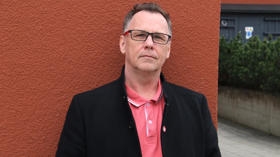 Socialdemokraterna och Conny Forsberg är i stort sett klara med sitt budgetförslag för 2022. "Besparingarna är inte rimliga", konstaterar Forsberg om koalitionens förslag.