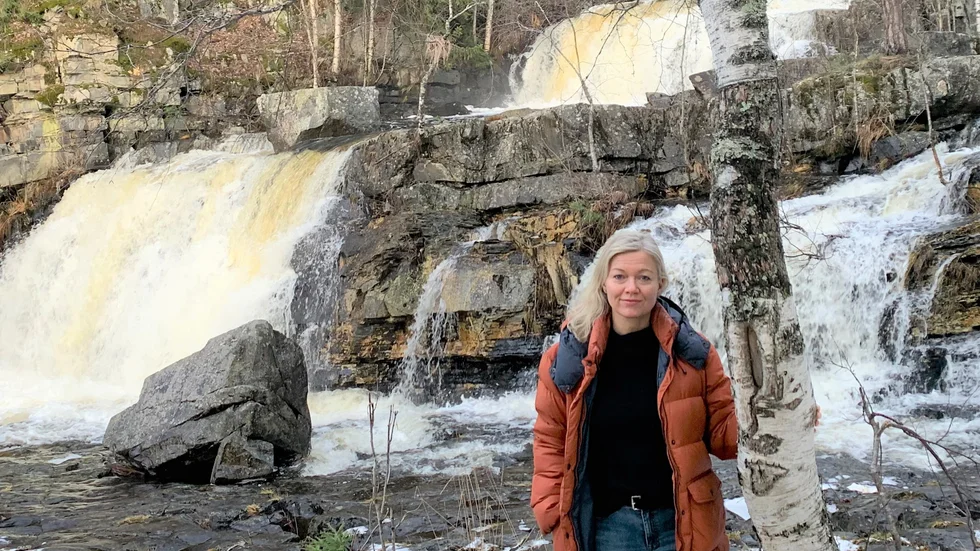Malin Vasslid vid Mesnaelva, en av många älvar i Lillehammer-trakten. Hon växte upp i När och bor sedan 1999 i Norge där hon arbetar som sjuksköterska på IVA.