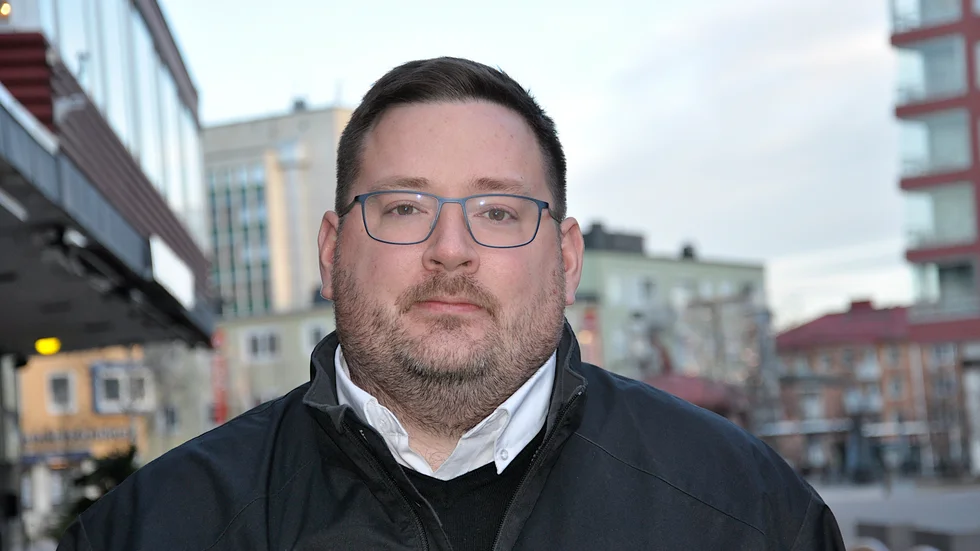 Dennis Wikstén, vd för Wiksténs Fastigheter är köpentrum 43:an. " Vi har haft lite stökigt men det finns ordningsvakter som kan kallas in.".