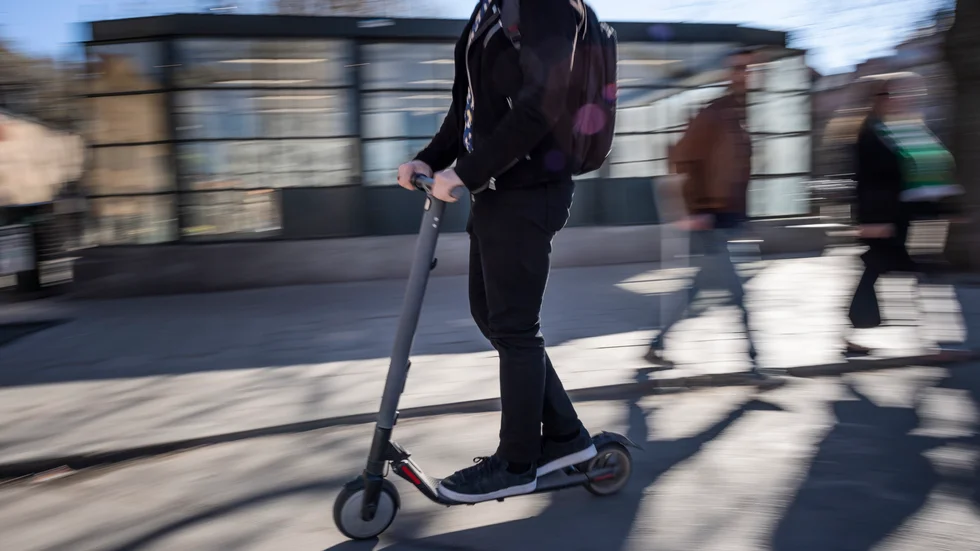 En elsparkcykel får gå i 20 km i timmen – men den här gick i 70. Elsparkcykeln ska ha varit privat och inte av den typen som hyrs ut av olika företag. Bilden är en genrebild.