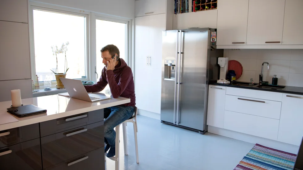 Nästa vecka ska Region Västerbotten genomföra ett första helt digitalt regionfullmäktigesammanträde. Det borde Skellefteå också satsa på i dessa coronatider.