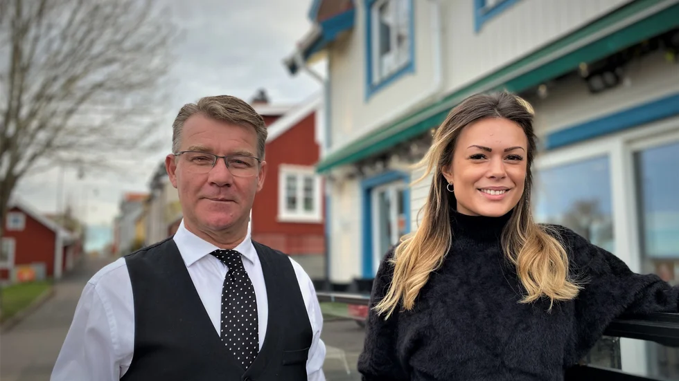 Sedan tidigare arbetar hovmästaren Anders Hildingsson tillsammans med Alva Skallus på Hummelgrund. 