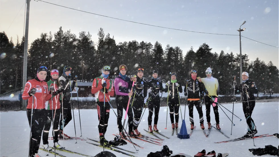 Skidgymnasiet i Gällivare var på jakt efter snö och fann densamma i Jokkmokk.