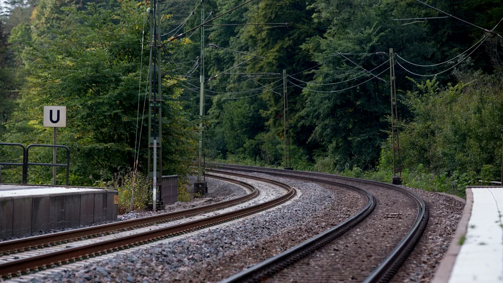 Sänkt budget för den planerade höghastighetsjärnvägen gör att många stationer kan hamna utanför stadskärnorna. Arkivbild.