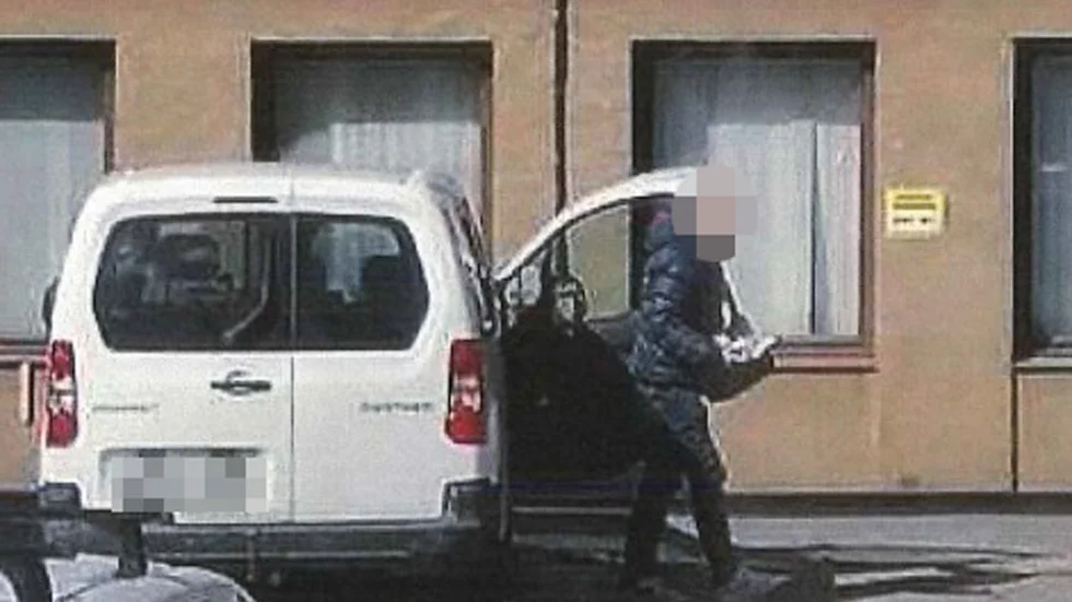 ”Klassisk missbruksrelaterad brottslighet, han går runt och rycker i bildörrar tills han får napp”, har polisen Stefan Lundström beskrivit 40-åringens agerande.