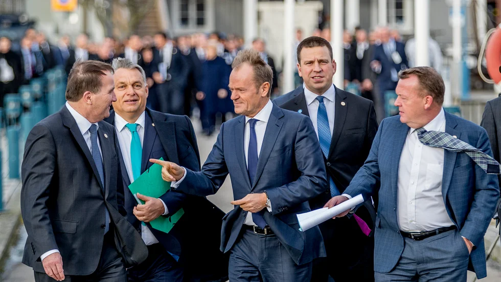 Stefan Löfven, Ungerns Viktor Orbán, Europarådets ordförande Donald Tusk, Estlands Jüri Ratas och Danmarks Lars Lökke på toppmötet i Göteborg 2017.