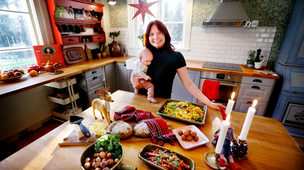 Kocken Camilla Hoffman slår ett slag för en grönare jul. "Julbord kan bli väldigt tungt, jag tar in fräscha sallader och gör innovativa varianter av klassikerna", säger hon. 