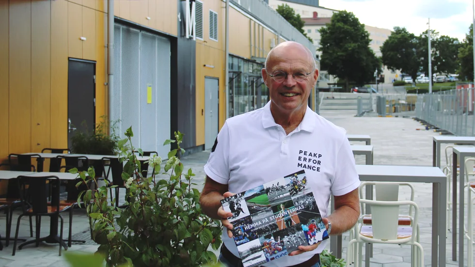 Rickard Weidstam har sammanställt 25 berättelser från Studenternas till en bok.