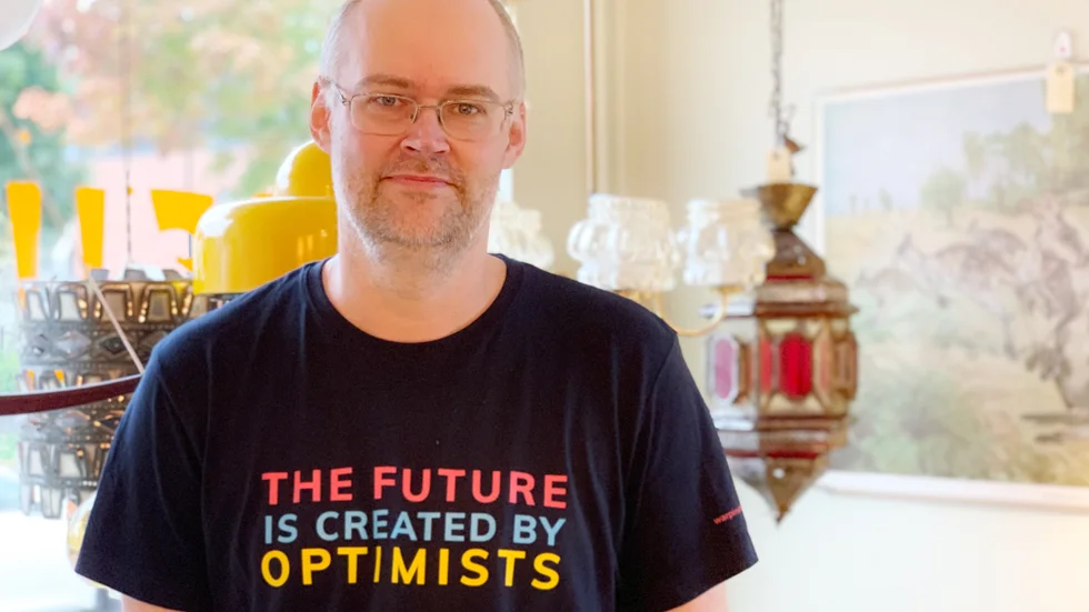 Magnus Ekholm öppnar sitt livs första showroom. 
Han pluggade el i skolan vilket passar bra då han reparerar lampor själv.
Re-light kommer främst visa upp och sälja retrolampor från 1900-talet. 