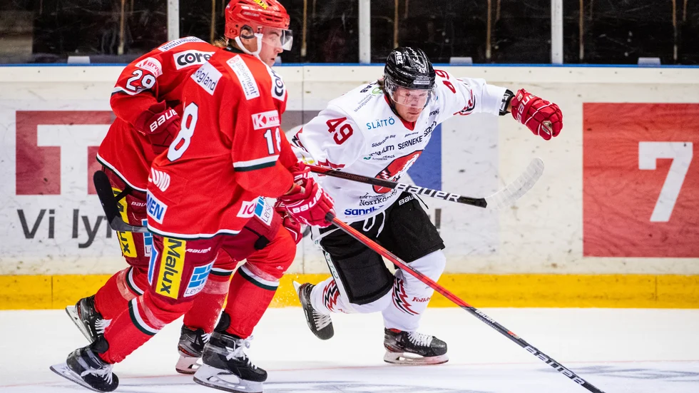 Vita Hästens Filip Cruseman under ishockeymatchen i Hockeyallsvenskan mellan Modo och Vita Hästen.