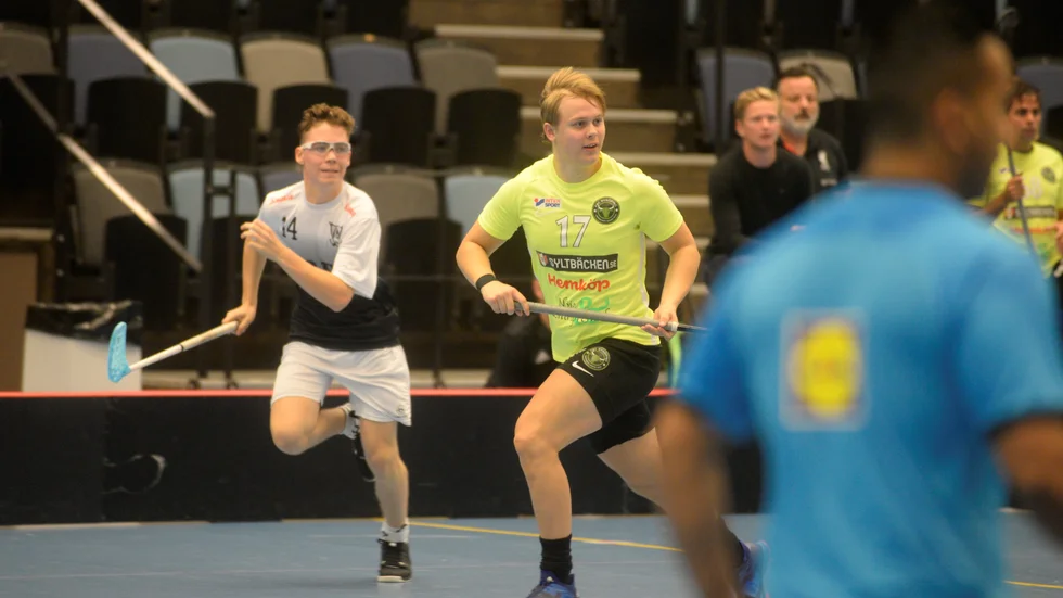 Erik Nilsson var på väg till Mora, nu spelar den tidigare Onyxspelaren i FBC. Och han presenterade sig genom att göra mål för det nya laget.