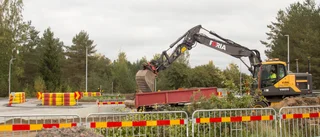 Trafiken leds om när refuger byggs vid nya rondellen