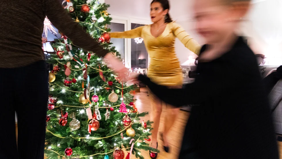 I år blir det i många familjer färre än vanligt runt granen.
