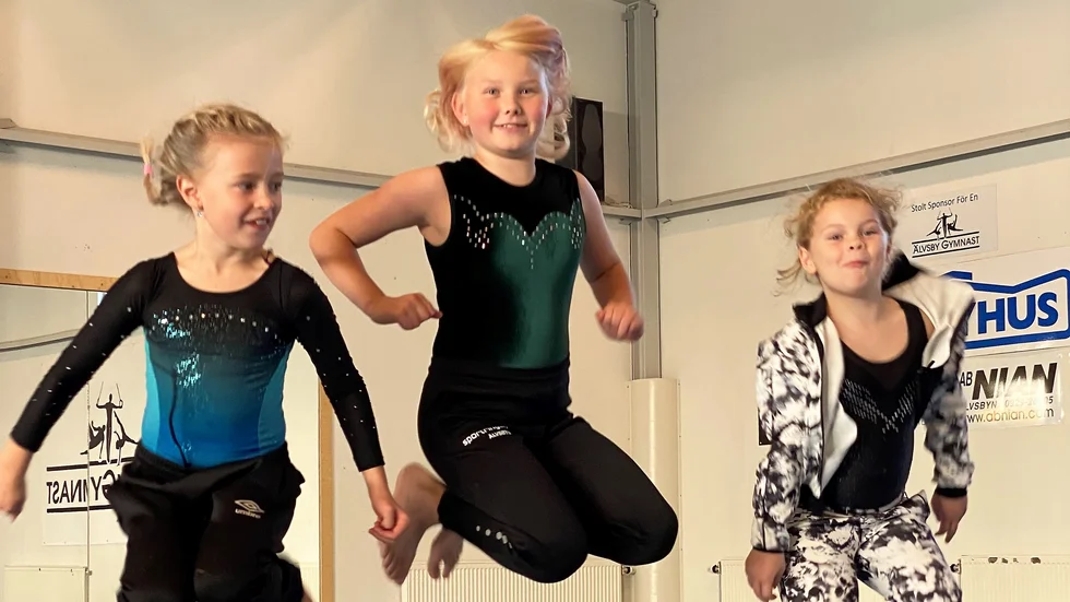 Hoppfulla debutanter Tyra Lundstedt, Edit Nordlund, Alva Lundqvist.