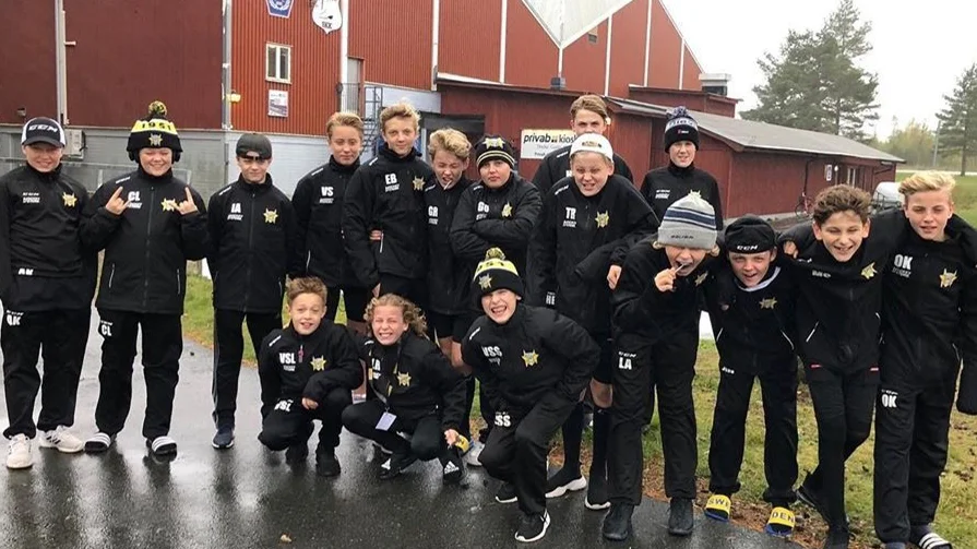 Maif hockey P08-lag poserar efter segern i vann Highland Trophy i Nässjö.