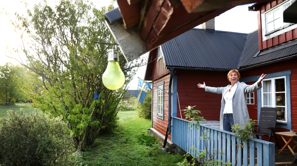 Redan samma dag som kontraktet skrevs kunde Monica Gullin få nyckeln i sin hand. Drömmen om eget fritidshus blev verklighet efter flera skenande budgivningar. Nu njuter hon av lugnet i Gothem.