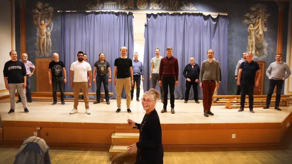 Katarina Henryson har rest jorden runt i 30 år på turnéer med The Real Group. Nu har hon tackat ja till att dirigera sångsällskapet NS, en uppgift som ger henne ännu ett starkt skäl att vara på Gotland.