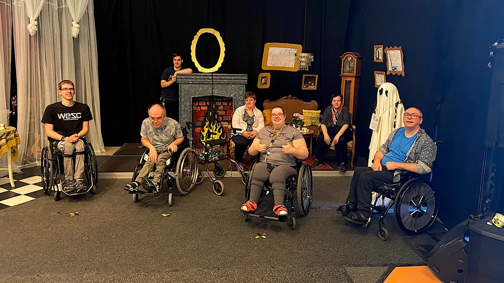 Viktor, Anders, Emil, Camilla, Emelie, Elvira-Märta och Thobias i Teater Stjärnskott.