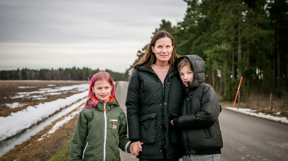 Linda Nehro körde den bil som träffades av en av de påkörda hästarna. Med sig i bilen hade hon döttrarna Charlie, 8 år, och Leiah, 10 år. Dagen efter olyckan är de ännu skärrade, men de mår under omständigheterna bra.