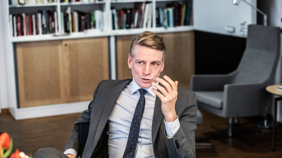 Miljöminister Per Bolund (MP) tycker att det fortfarande finns för många frågetecken för att regeringen ska kunna ta ställning till SKB:s ansökan om slutförvarslösningen.