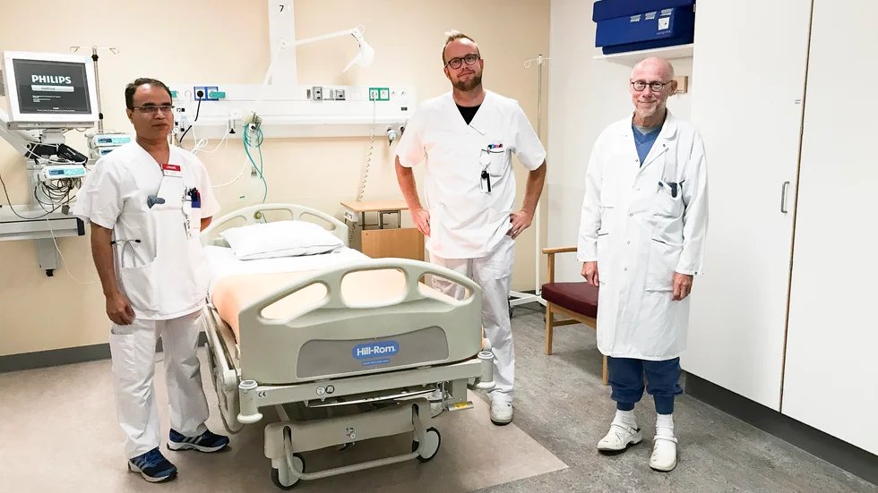 Mahbub Siddiqui, Johan Edlund och Henry Lönnborg tar hand om patienterna som är för sjuka för att ligga på en vanlig vårdavdelning, men för friska för att vårdas på intensiven.