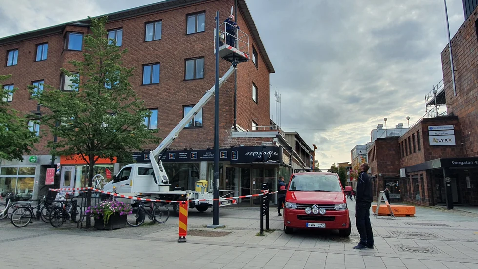 Nyligen satte polisen upp flera övervakningskameror längs Storgatan i Luleå. Detta har inte uppskattats av alla politiker men signaturen Pensionär tycker att kameraövervakning behövs för tryggheten.