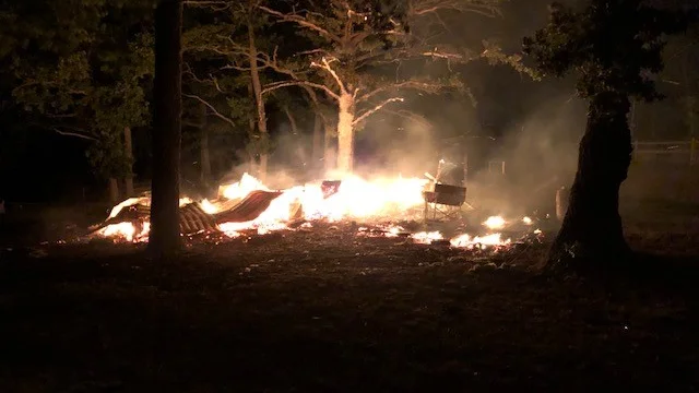 Skjulet brann ned helt och hållet vid branden natten till söndag.