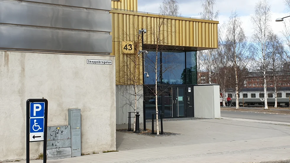 Amerikanen som inte kunde utelämnas till FBI har häktats för andra brott.