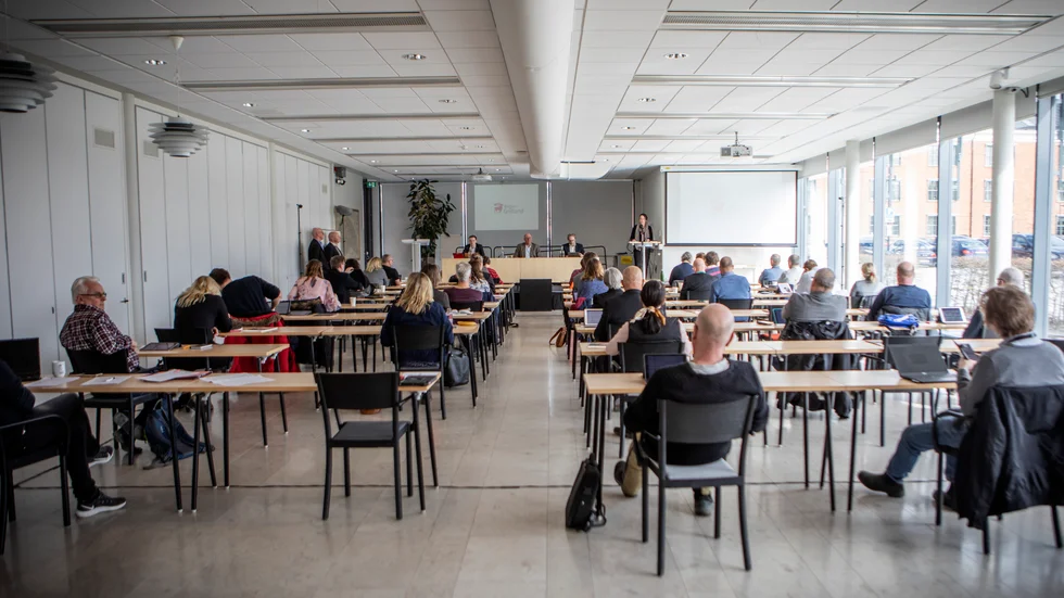 16 ledamöter har lämnat regionfullmäktige på två år. 