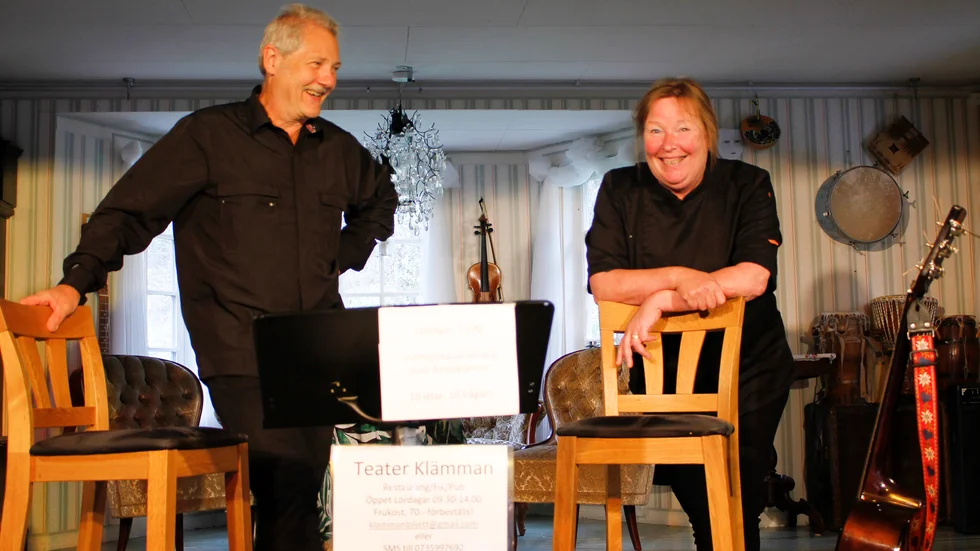 Janne och Anne Öster hoppas att melodikrysset och deras egna musikquiz kan locka folk till Teater Klämman. 