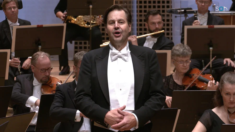 Peter Mattei, baryton, är solist på konserten.