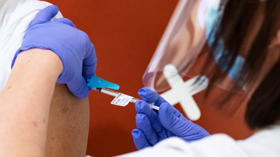 Nu kan snart vaccinering även med Astra Zenecas vaccin påbörjas. Arkivbild.