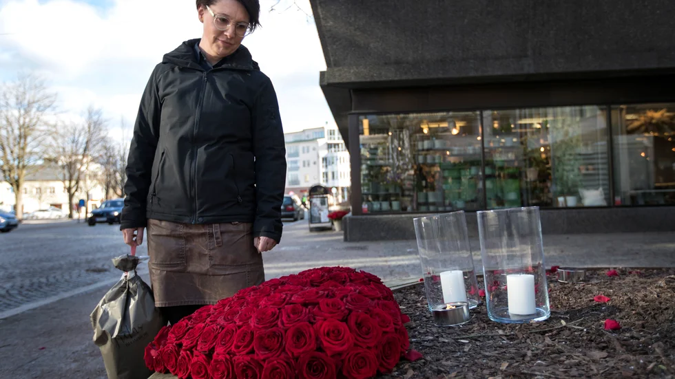 Åsa Carlqvist och hennes personal i blomsteraffären hjälpte en av de skadade i attacken i Vetlanda.