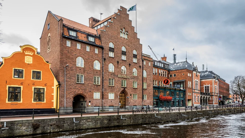 Varför lägga pengar på att bygga om Slottet om museet ändå ska flytta därifrån? Lägg de pengarna på att bygga om Kaniken istället, skriver Tomas Klang.