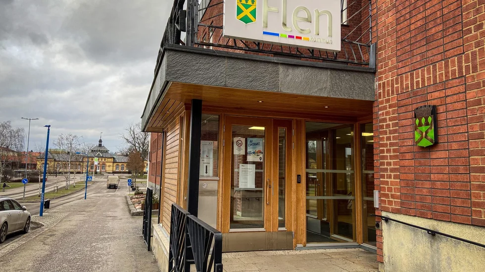 Advokaten nekades få handlingar skickade och ombads istället att hämta dem i receptionen på Flens stadshus. Ett felaktigt hanterande av kommunen slår JO fast.