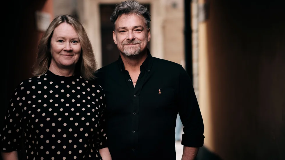 Helén Lindqvist och Jörgen Wolle fattade ett snabbt beslut när möjligheten att köpa rektorsvillan dök upp. Snart kan Gamla Stan slänga sig i väggen, säger hon med ett skratt.