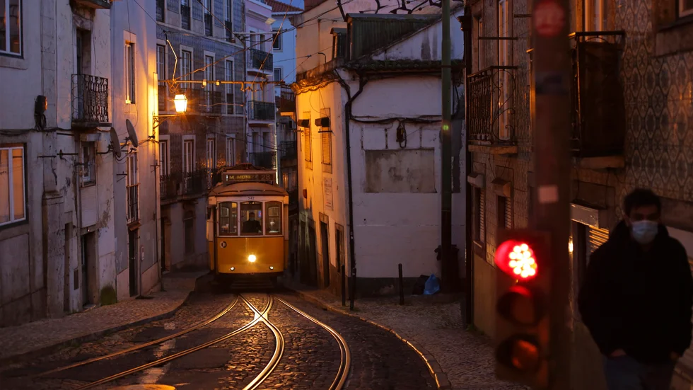 Det ser mörkt ut för Portugals ekonomi. Bilden från landets huvudstad Lissabon.