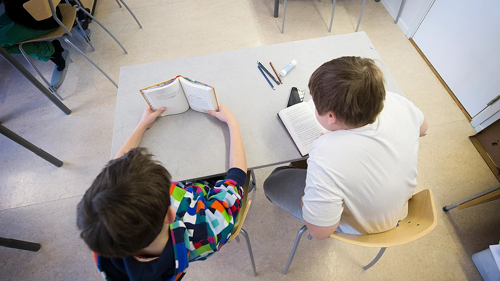 Kommunala skolor har ett större och bredare uppdrag än vad privatskolorna har, menar skribenten. 