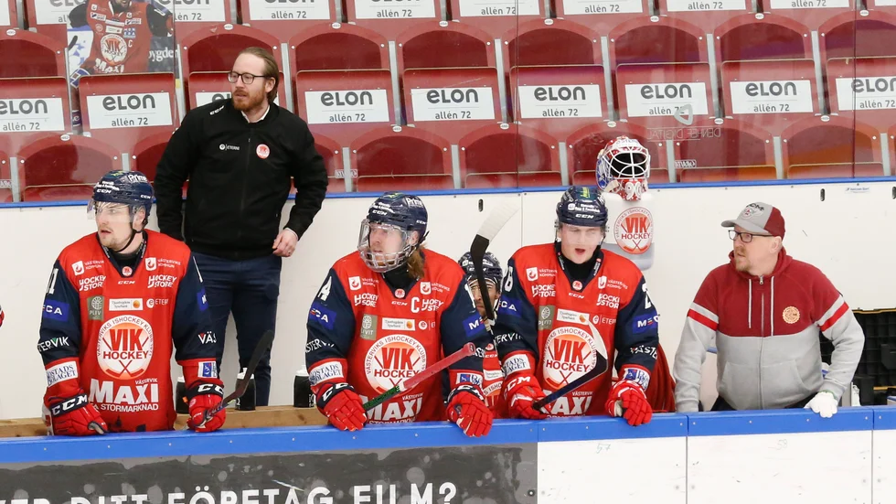 Emil Georgsson hoppas ha gjort klart med Västerviks IK:s nye huvudtränare inom kort.