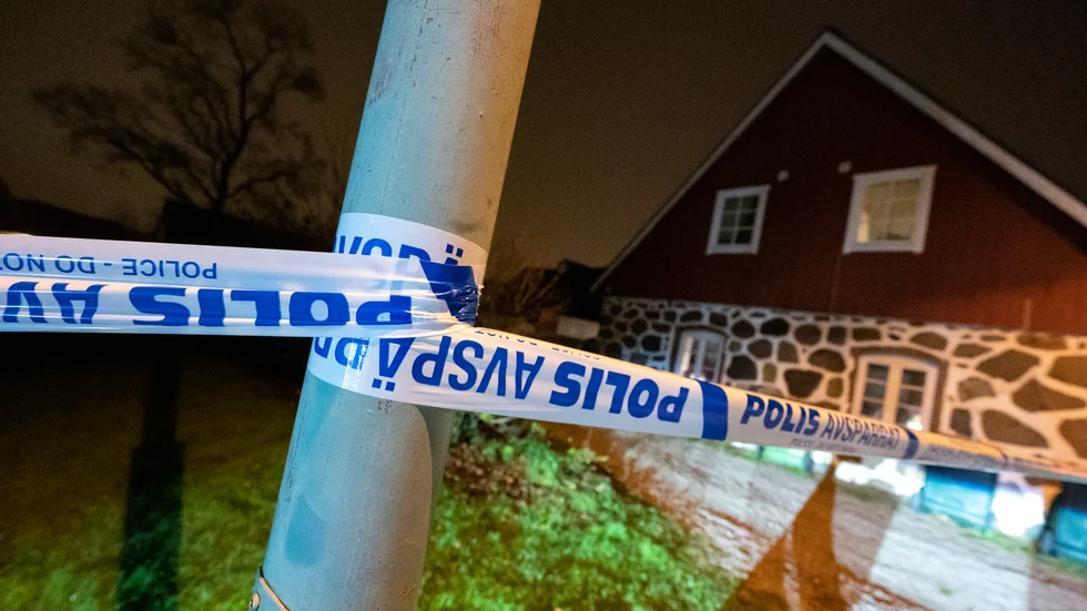 Den döda kvinna hittades efter flera dagar i bostaden.