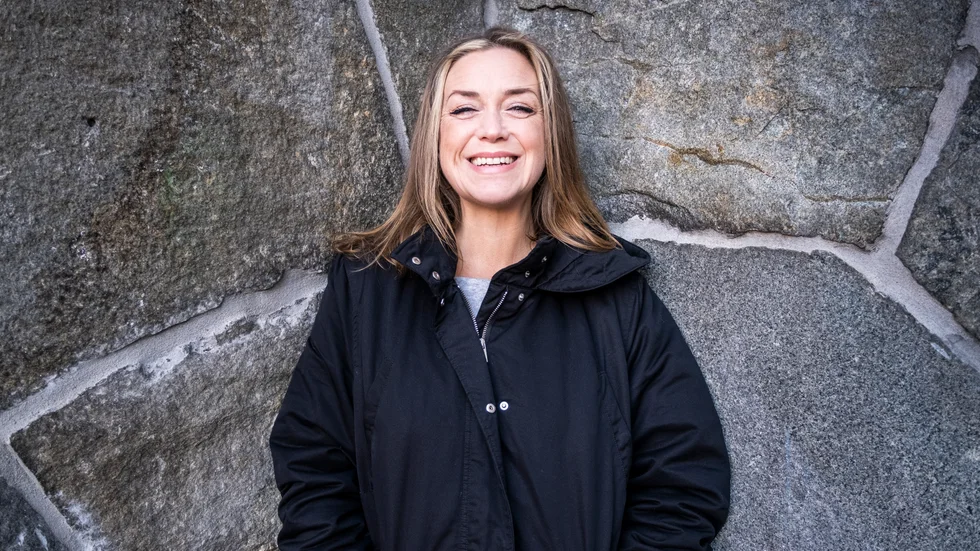 Linnea Deb är låtskrivaren uppvuxen i Lummelunda på Gotland som ligger bakom succéer som "Heroes" och "You" i Melodifestivalen. I år tävlar hon med två bidrag för Sverige och ett i Estland.