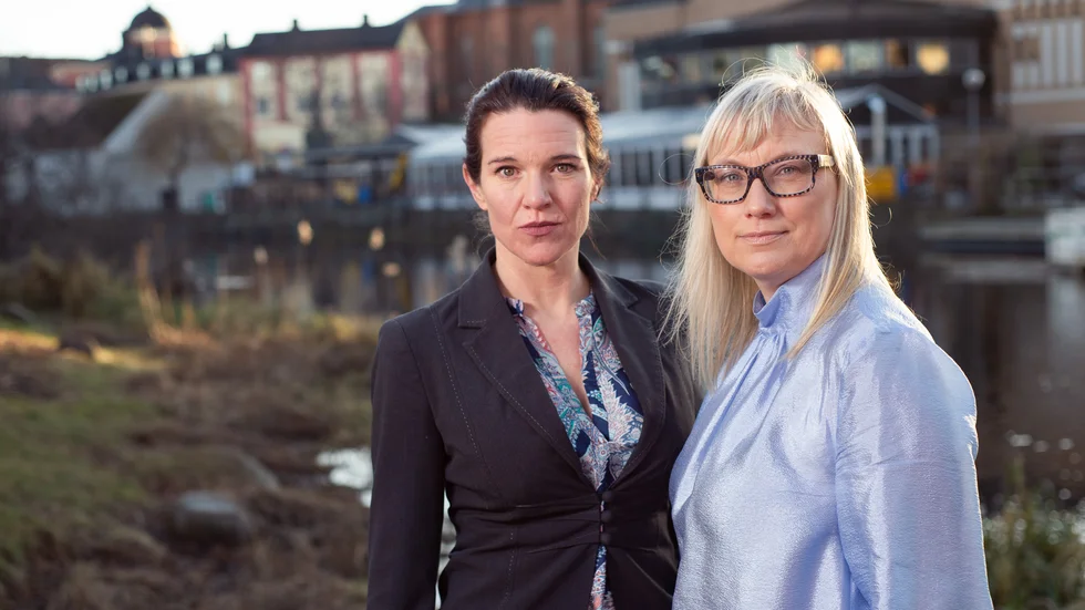 Vi har infört Vårdnära service som stegivs avlastar personalen så de kan fokusera på att vårda patienten, skriver Lina Nordquist och Malin Sjöberg Högrell.