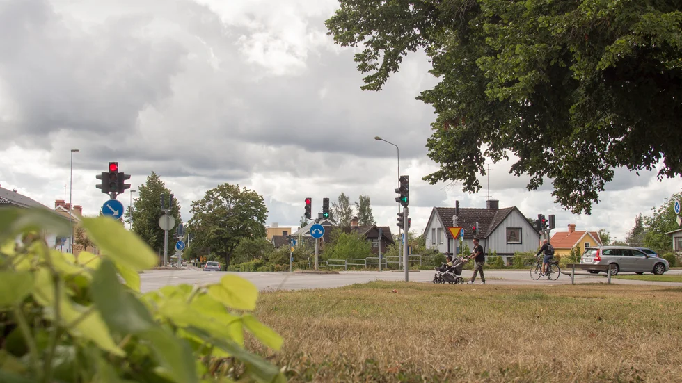 Korsningen mellan Vingåkersvägen, Västgötagatan och Oppundavägen är Katrineholms enda med trafikljus. Nu föreslås den byggas om till rondell.